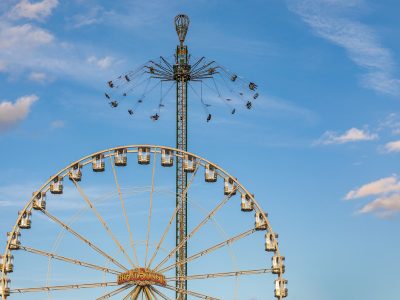 Descubre la Feria de Almería: tradición, cultura y diversión en honor a la Virgen del Mar cada agosto. ¡Un evento imperdible!